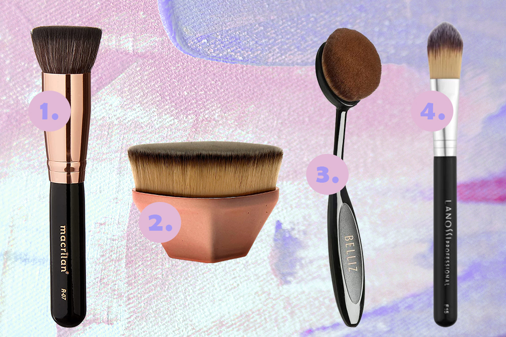pincel-maquiagem-base Opções de pincel de maquiagem para aplicar base. Montagem em fundo rosa claro e lilás
