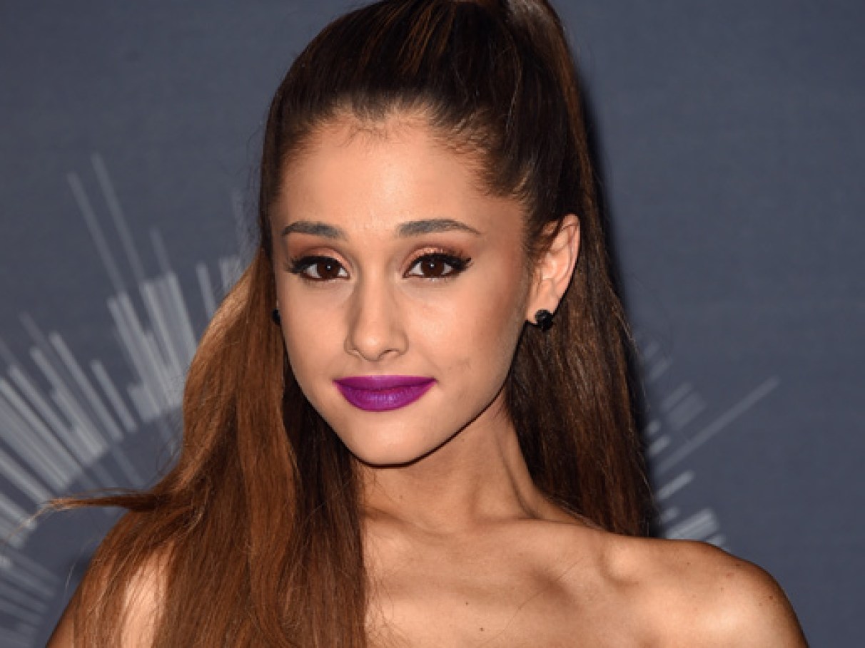 Ariana Grande nega ser ela nua em fotos: ̶... | Capricho