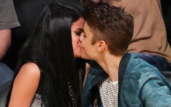 Veja foto do beijo entre Selena Gomez e Justin Bieber