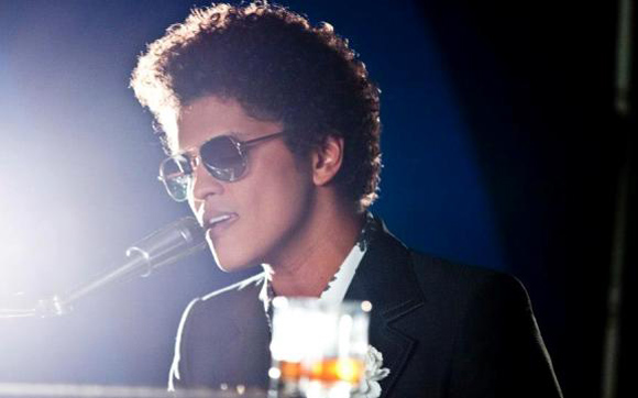 Bruno Mars lança clipe de “When I Was Yo... | Capricho