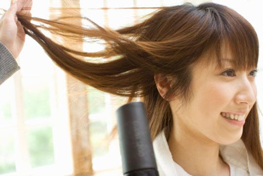 Cabelo. Mulher Bonita Com Cabelo Liso Brilhante Saudável Longo