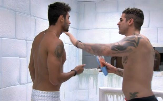 Diego e Rodrigo conversam sobre as sisters que gostariam de ficar. Foto: Reprodução