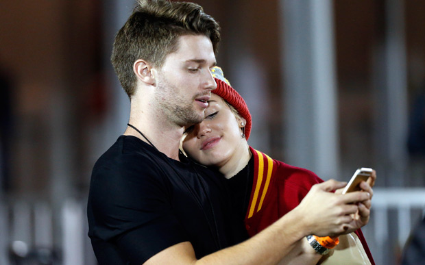 Miley Cyrus e Patrick Schwarzenegger: os motivos para shippar o casal! |  Capricho