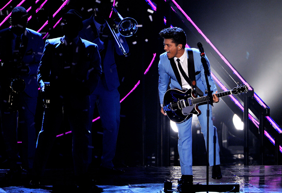 5 momentos (mais) fofos de Bruno Mars no Europe Music Awards