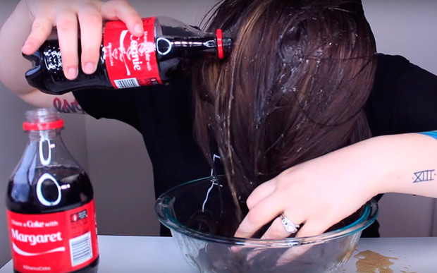 thptnganamst.edu.vnr usa Coca-Cola para lavar o cabelo – e fica surpresa com o  resultado! | Capricho