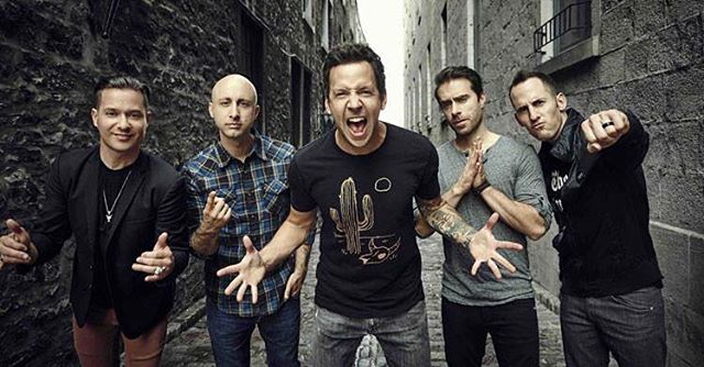 Da esquerda para a direita: Chuck Comeau, Sebastien Lefebvre, Pierre Bouvier, Jeff Stinco e David Desrosiers (Foto: Reprodução/Instagram)