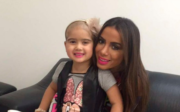 anitta-fan-cancer-show-bh