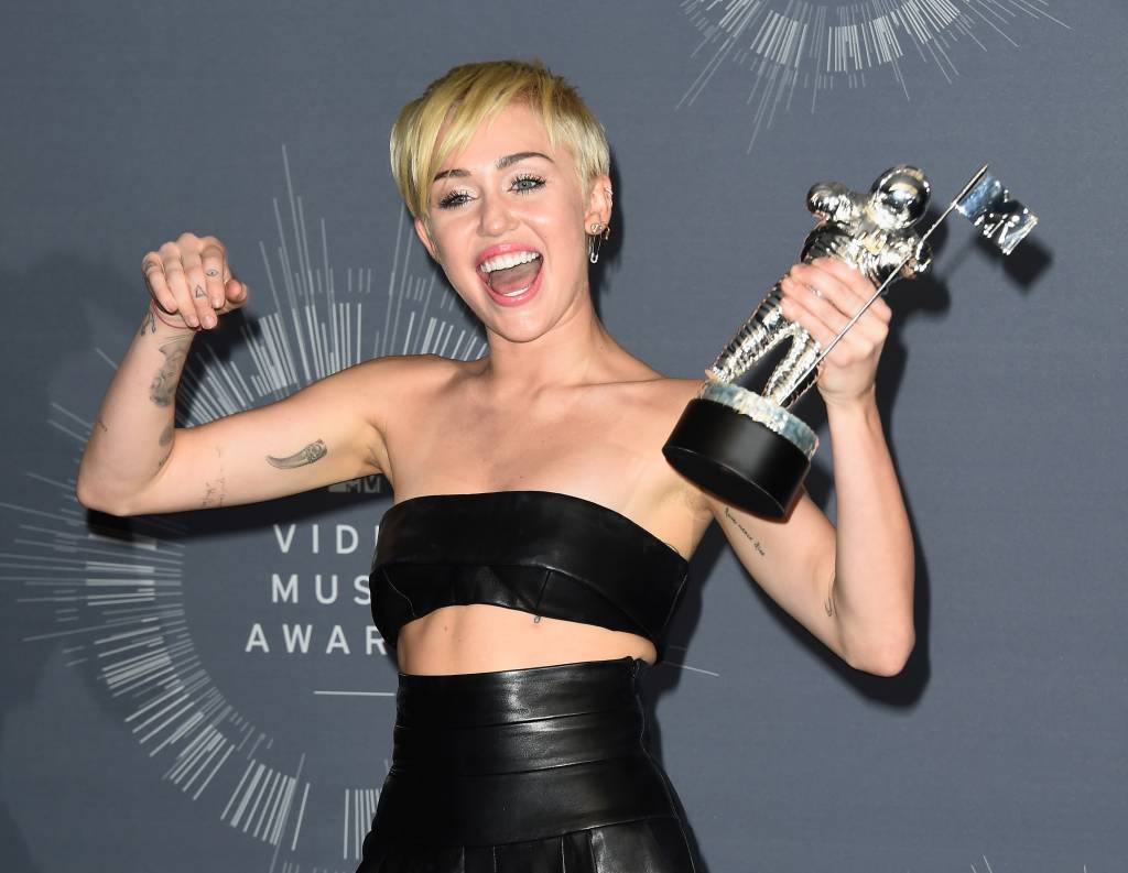2014 MTV Video Music Awards - Press Room INGLEWOOD, CA - AUGUST 24: Recording Artist Miley Cyrus, winner of Video of the Year award for 'Wrecking Ball', poses in the press room during the 2014 MTV Video Music Awards at The Forum on August 24, 2014 in Inglewood, California. (Photo by Frazer Harrison/Getty Images)