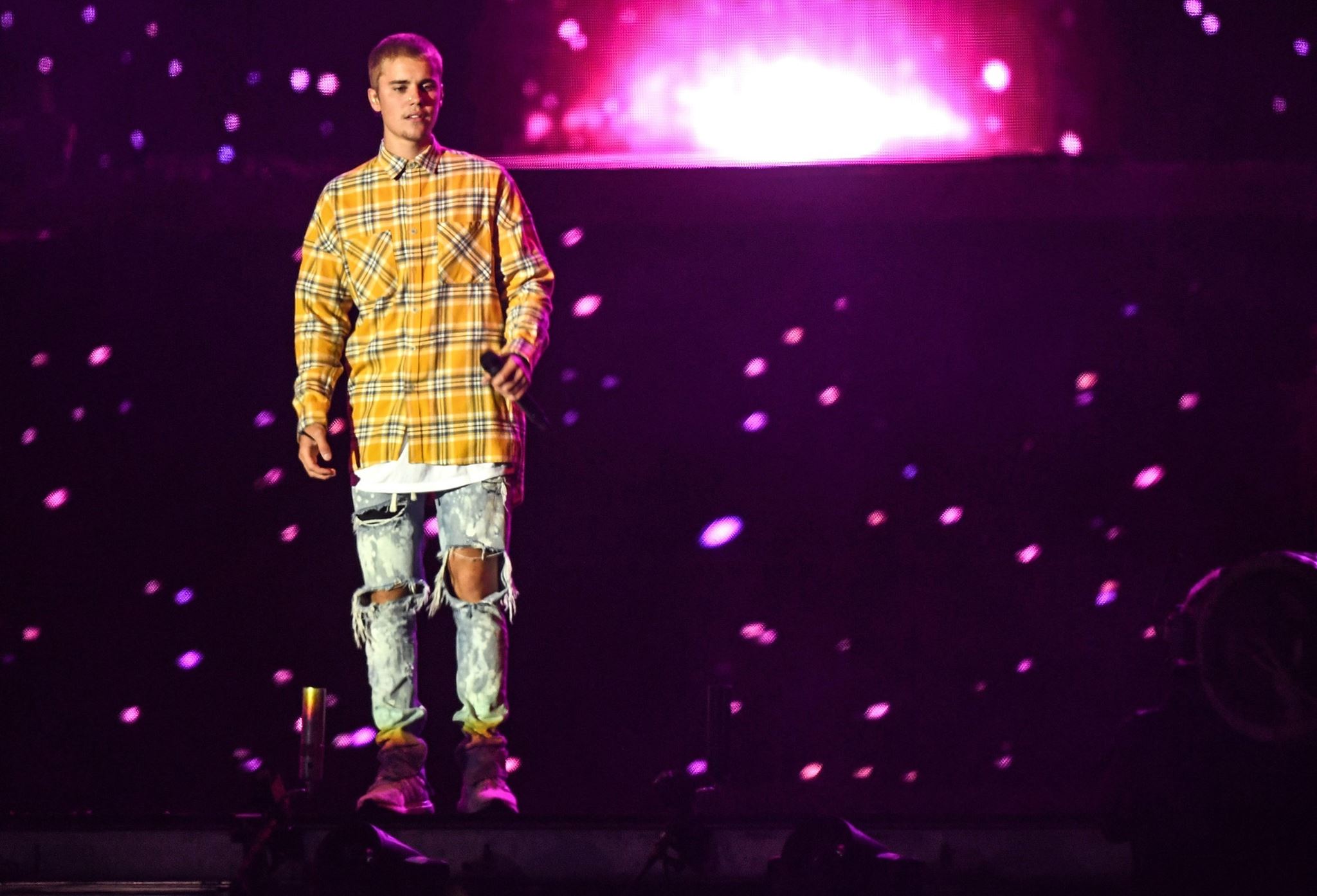 Selena Gomez e Sofia Richie usam mesma camiseta que Justin Bieber Nós <3 o estilo do Bieber! Foto: