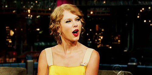 Gif da cantora Taylor Swift em uma entrevista