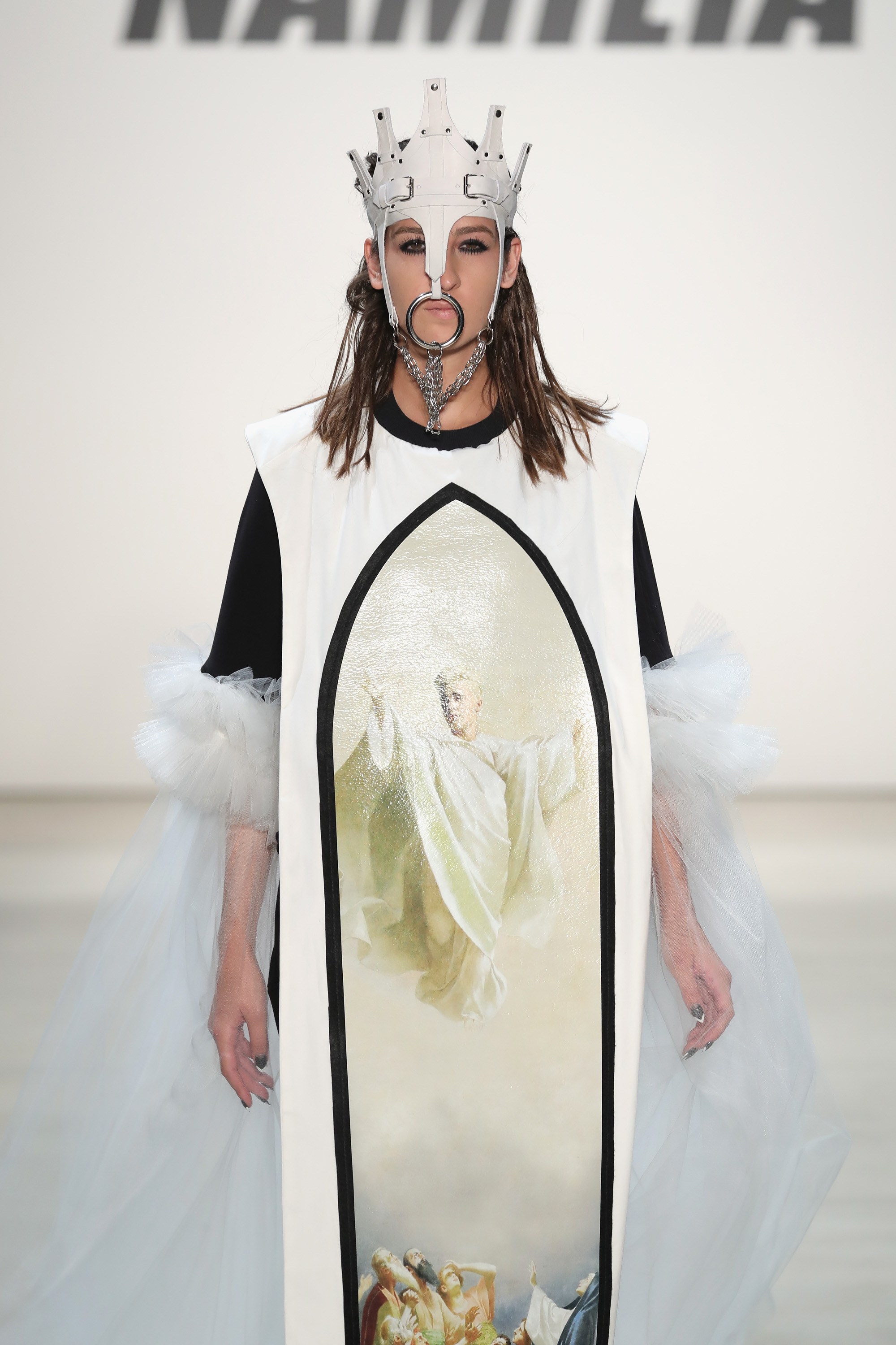 Namilia transforma Justin Bieber em Jesus na NYFW Namilia transforma Justin Bieber em Jesus na NYFW. Eita! Foto: