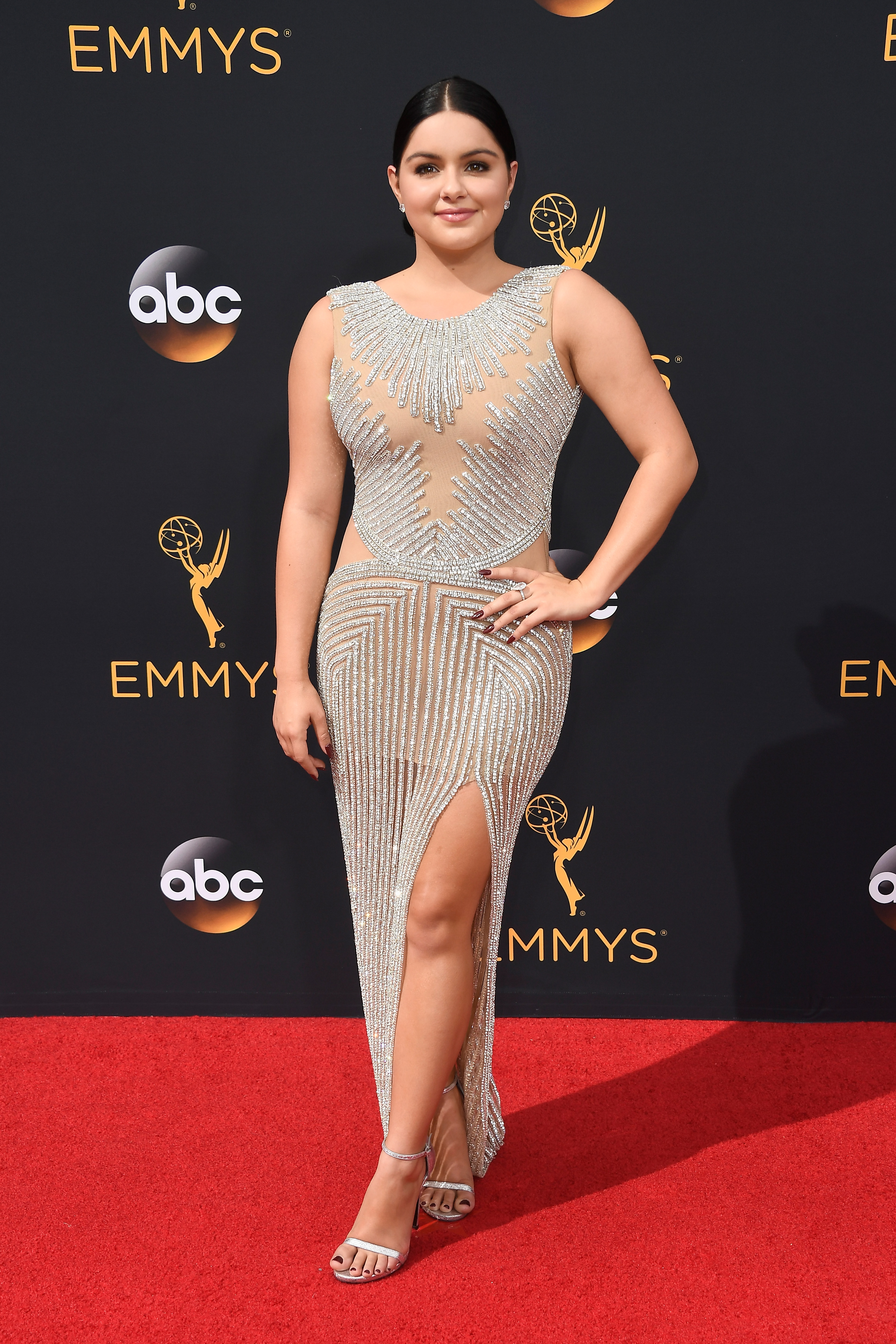 Ariel Winter e Kylie Jenner apostam no mesmo vestido Ariel Winter usou modelito na edição de 2016 do Emmy. Foto: