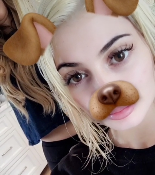 kylie-jenner-cabelo-platinado-1 Foto