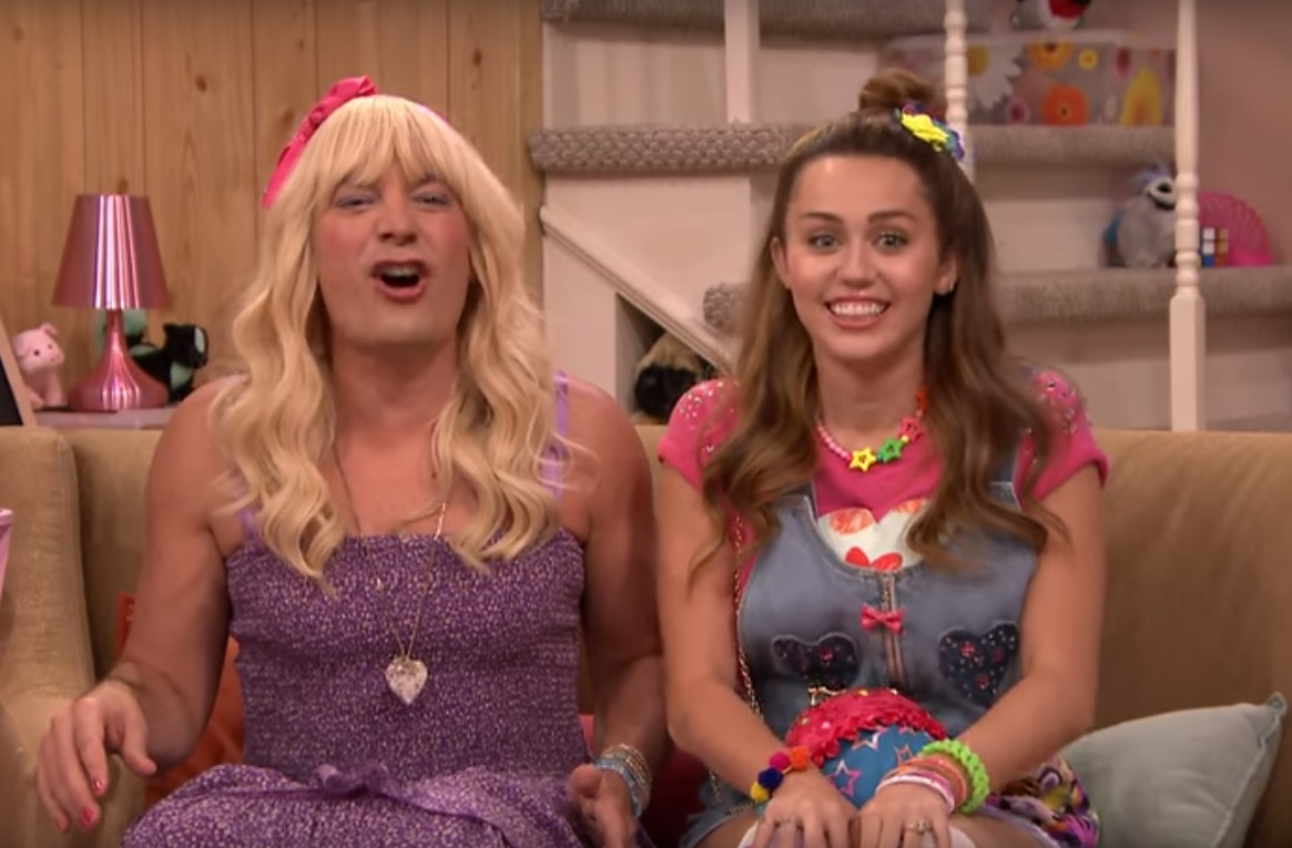 miley-cyrus-participa-de-jimmy-fallon Ela não tá a cara da Hannah Montana?