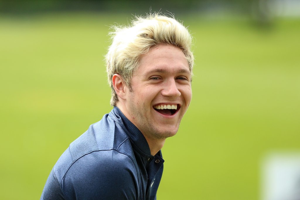 Niall Horan sorrindo