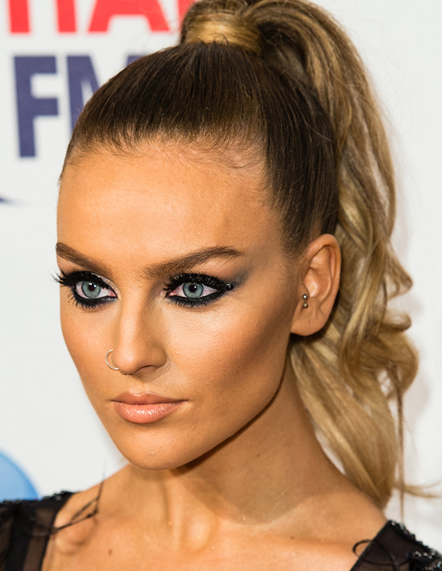 Os piercings da Perrie Edwards Foto: