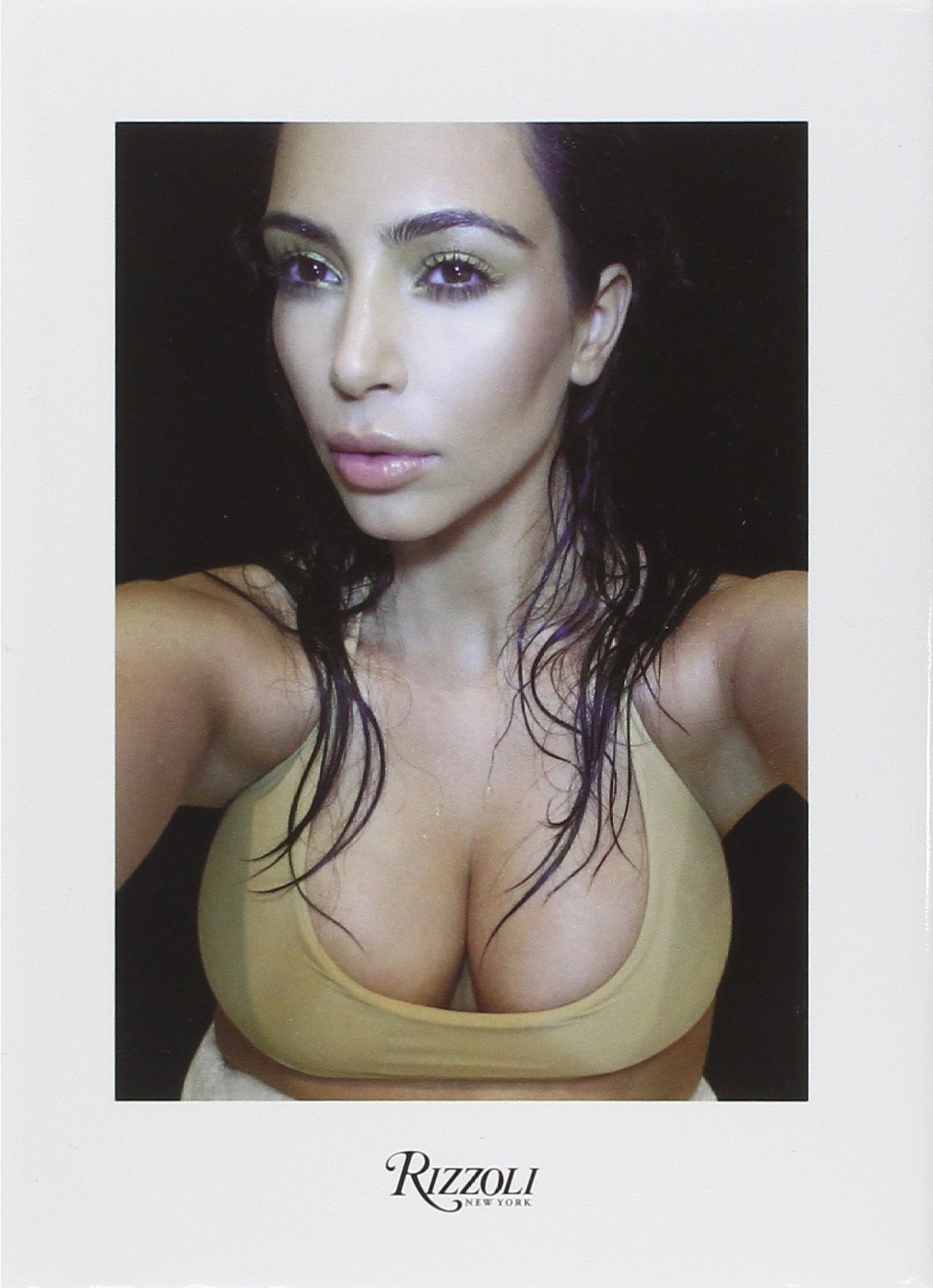 Selfish é livro de selfies de Kim Kardashian