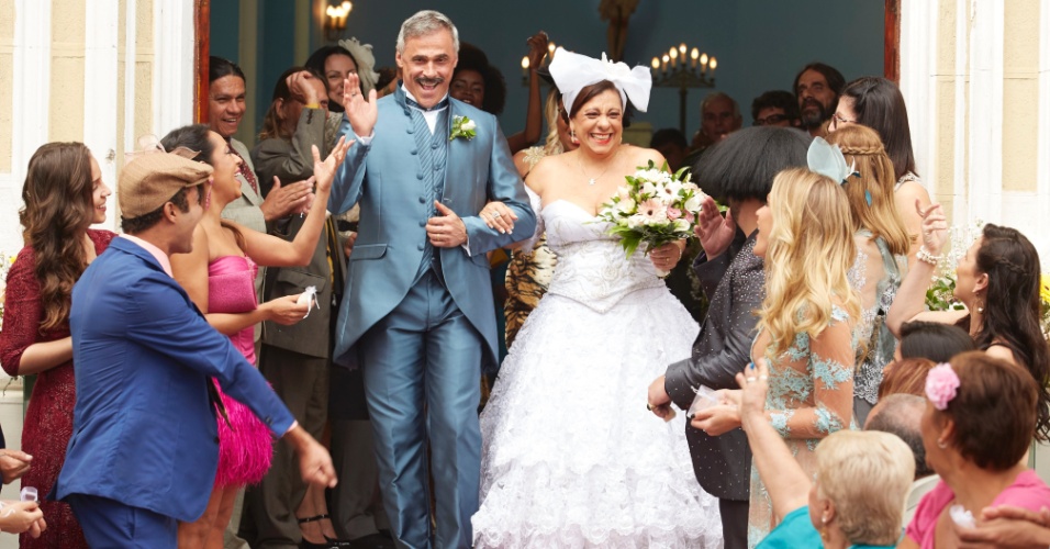 casamento-de-brito-oscar-magrini-e-jo-catarina-abdalla-acontece-na-estreia-da-quarta-temporada-de-vai-que-cola-1469201473593_956x500 Divulgação/Multishow