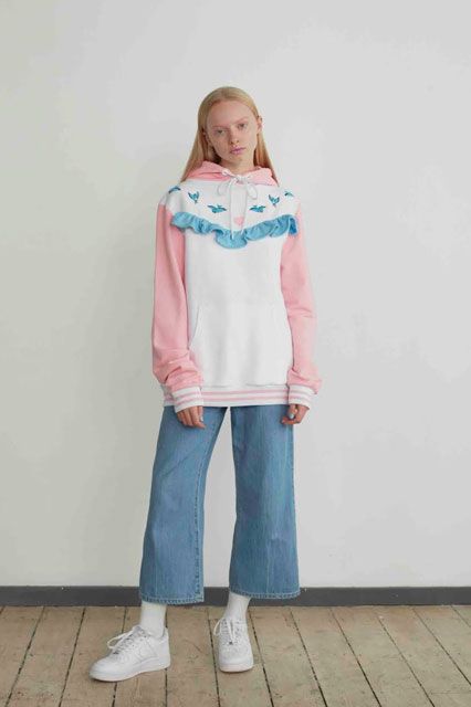 colecao-lazy-oaf-disney Cinderela ganhou uma blusa de moletom perfeito para o street style! Foto:
