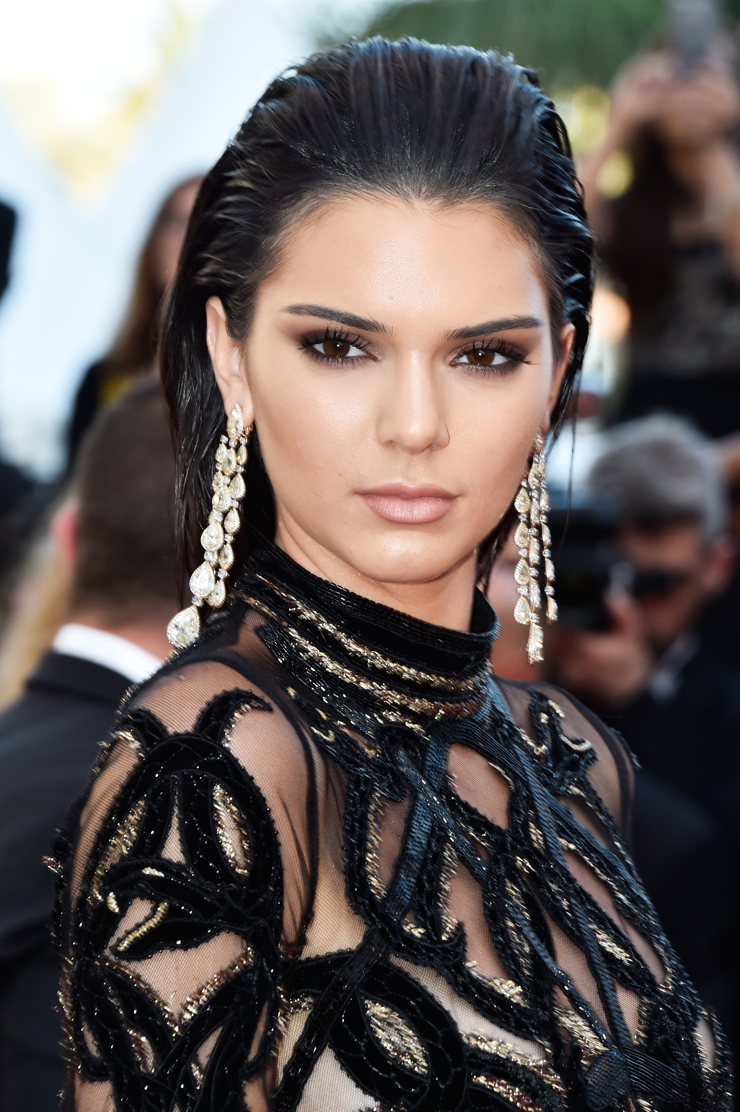 "From The Land And The Moon (Mal De Pierres)" - Red Carpet Arrivals - The 69th Annual Cannes Film Festival Assim como boa parte das irmãs, Kendall Jenner adora usar este estilo (Getty Images)