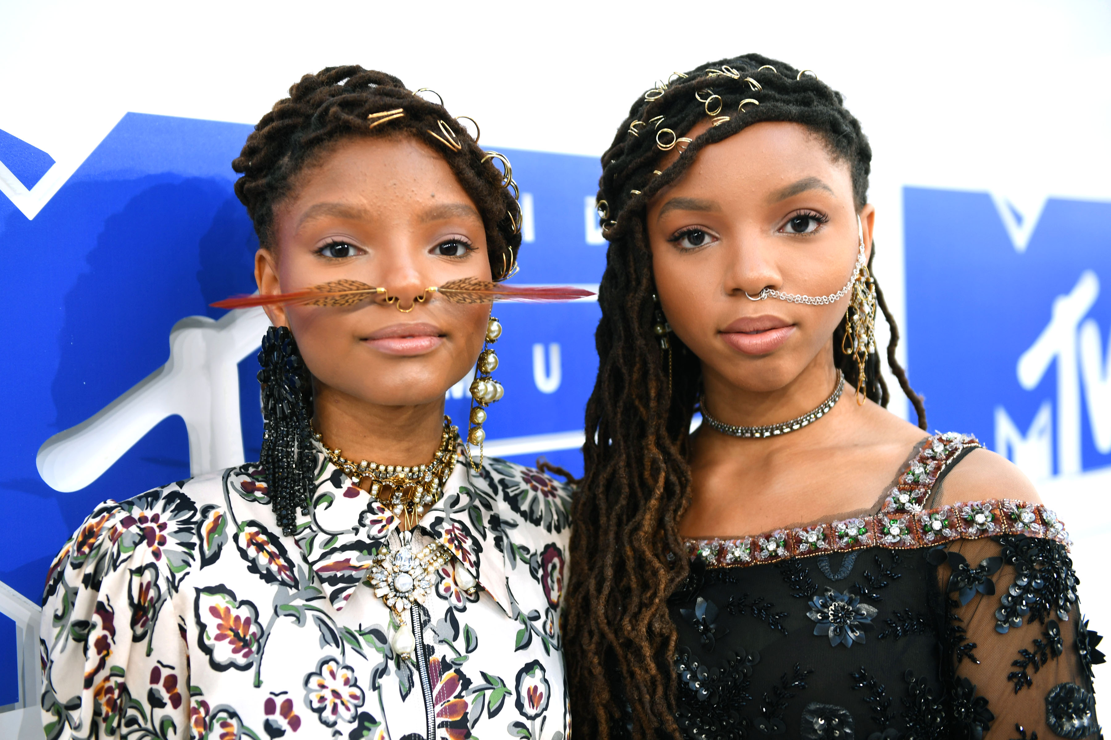 2016 MTV Video Music Awards - Red Carpet Chloe Bailey e Halle Bailey puseram os aneis a fim de deixar o cabelo mais glamouroso (Getty Images)
