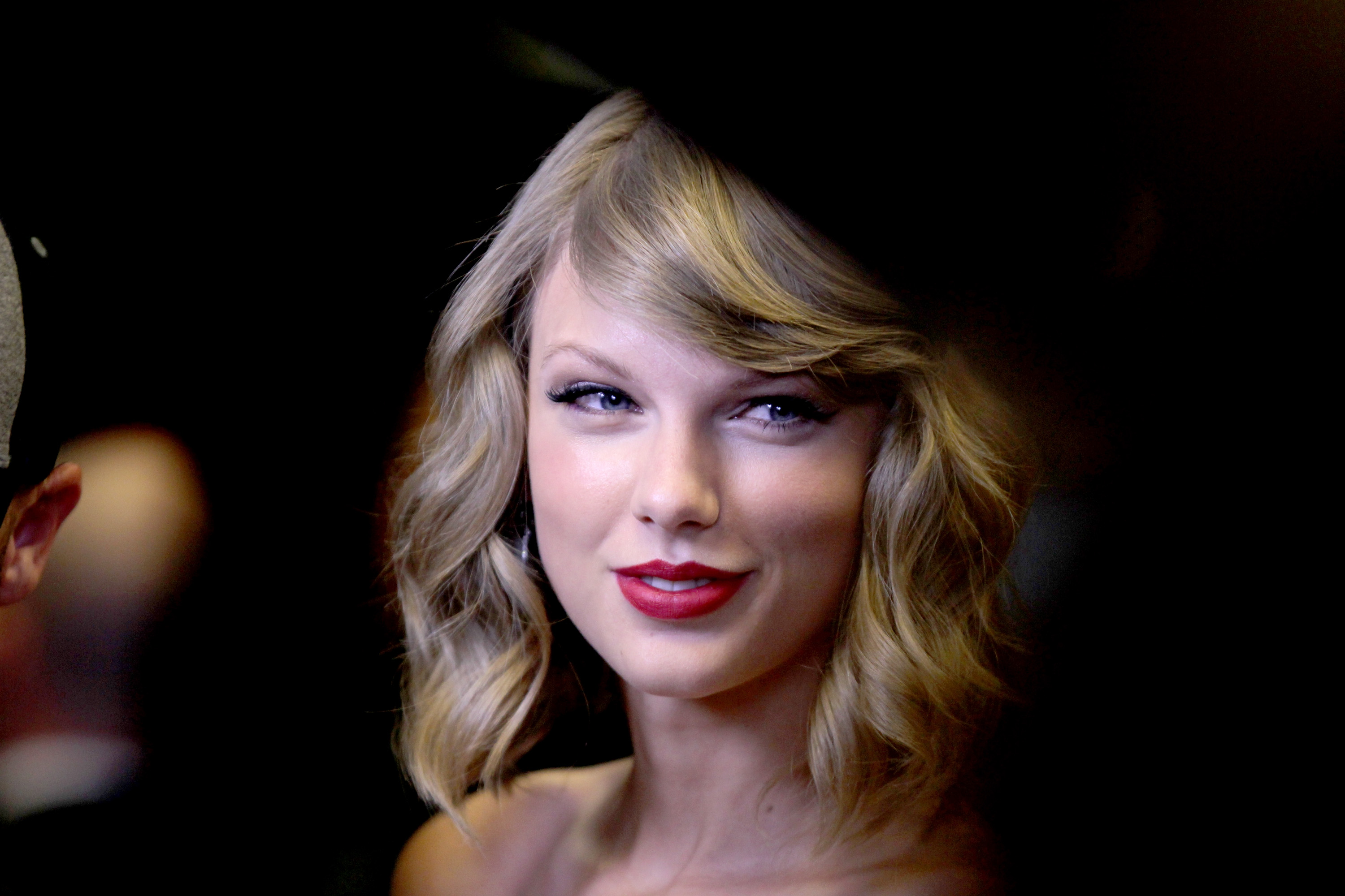 2014 iHeartRadio Music Festival - Night 1 - Backstage LAS VEGAS, NV - SEPTEMBER 19: Recording artist Taylor Swift attends the 2014 iHeartRadio Music Festival at the MGM Grand Garden on September 19, 2014 in Las Vegas, Nevada. (Photo by Isaac Brekken/Getty Images for iHeartMedia)