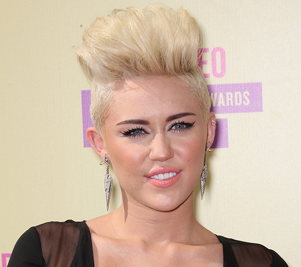 Miley Cyrus cabelo