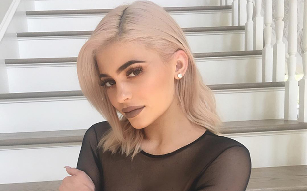 kylie-jenner-cabelo-vermelho-1 Kylie Jenner cabelo platinado