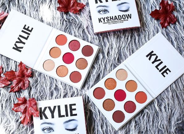 Sempre vibramos com os lançamentos da Kylie Cosmetics, como as paletas de sombras! Foto: