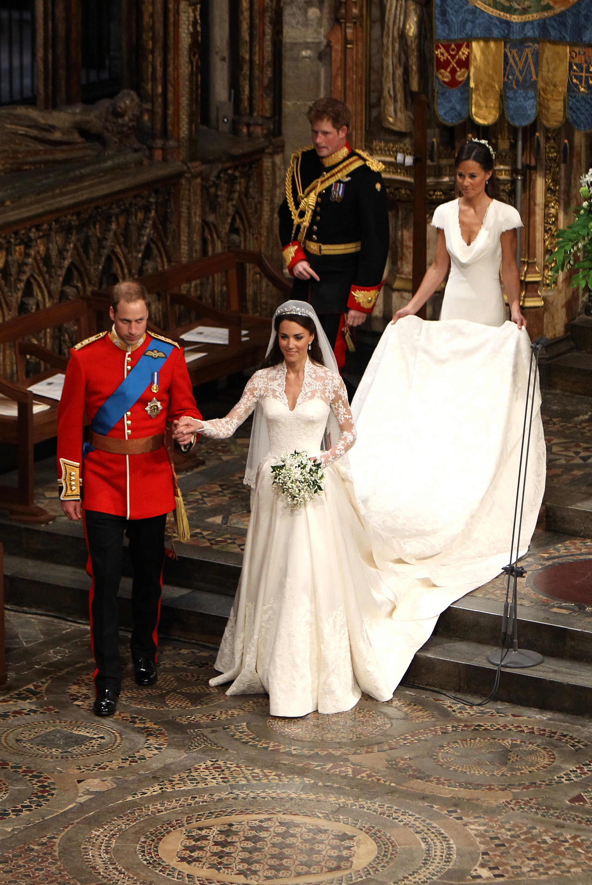 Vestido de noiva igual ao da Kate Middleton? Ele existe e custa R$ 1000! |  Capricho