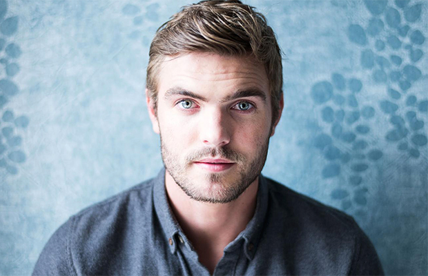 Crush da semana: Receber o chamado de Alex Roe não seria problema Crush da semana: Receber o chamado de Alex Roe não seria problema