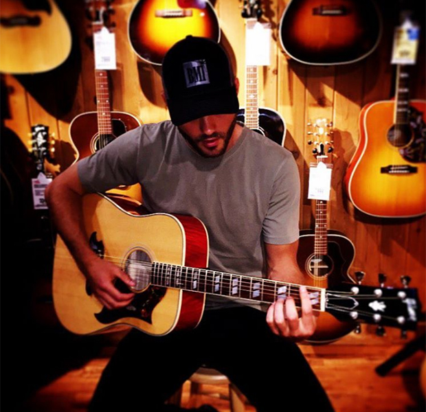 Crush da semana: Receber o chamado de Alex Roe não seria problema Crush da semana: Receber o chamado de Alex Roe não seria problema