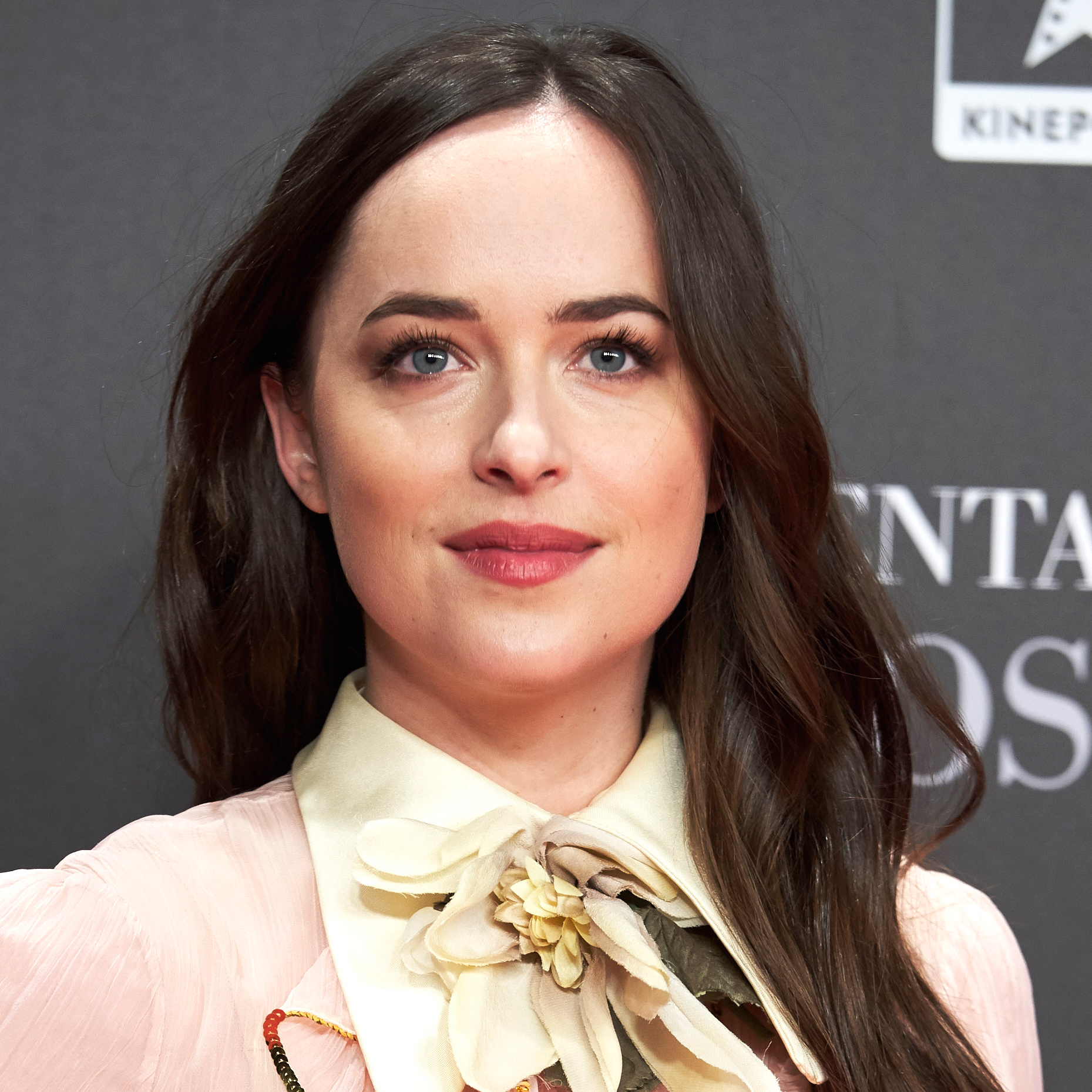 Look do dia: Dakota Johnson e o look athleisure all black para o treino