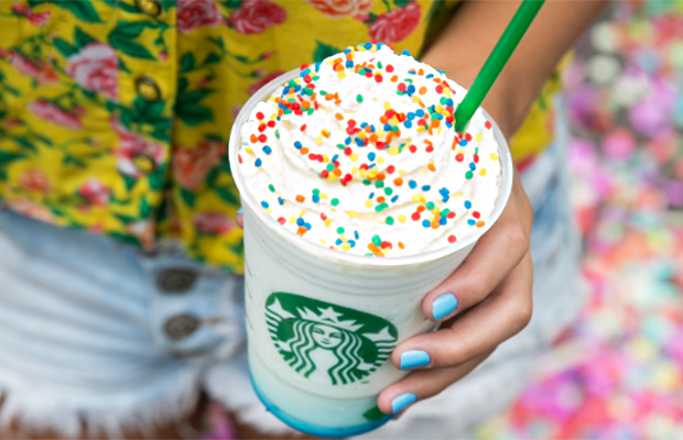 Starbucks lança Frappuccino de Carnaval bem na ~vibes~ unicórnio