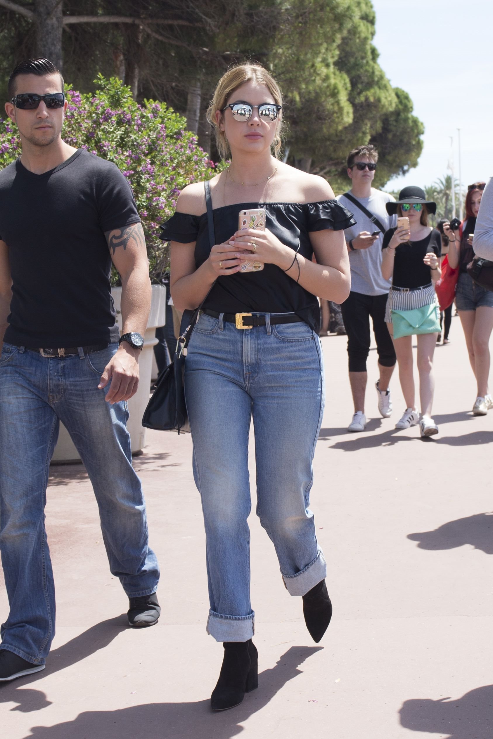 ashley-benson-mom-jeans ashley-benson-mom-jeans