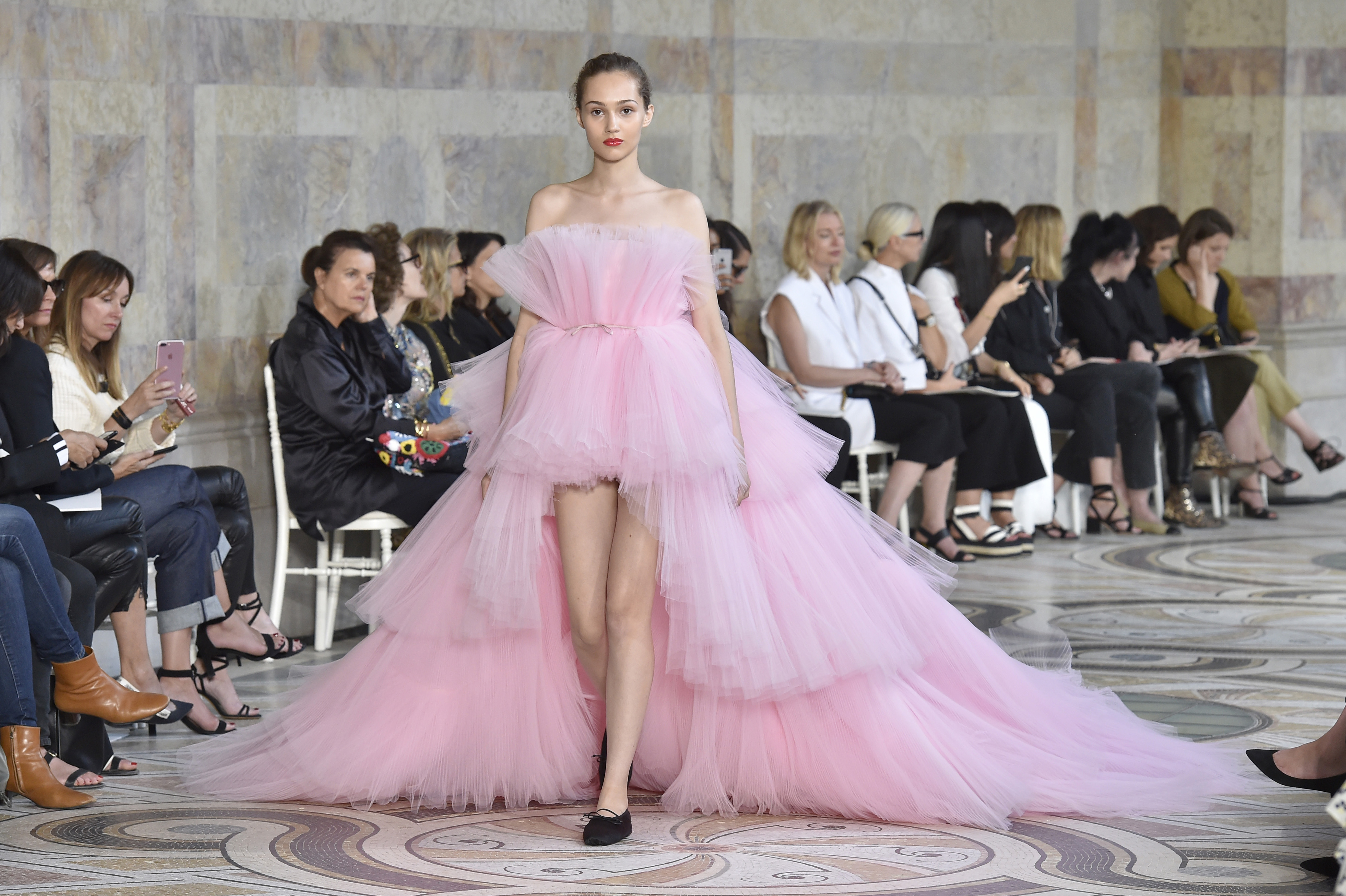 Giambattista Valli - Couture Fall 2017 Runway - Paris Haute Couture Fashion Week