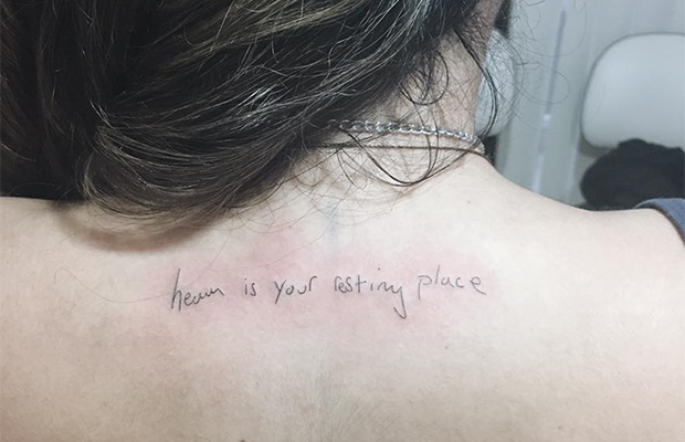 Após pedido em vídeo da CH, fã tatua frase escrita por Ed Sheeran