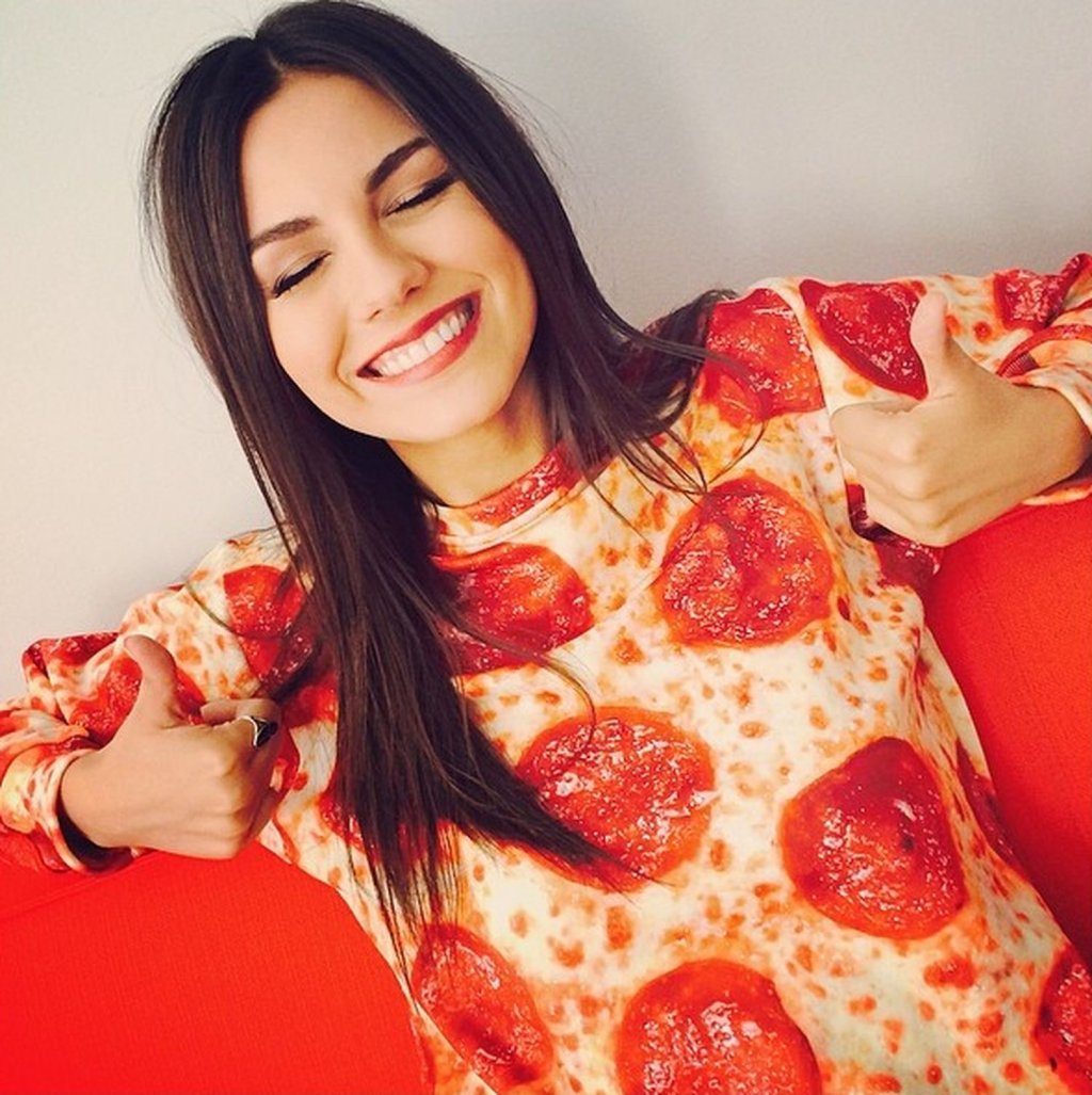 Victoria Justice pizza