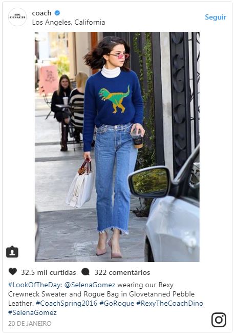 Selena Gomez suéter dinossauro