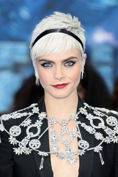 O cabelo curtinho de Cara ganhou uma franja fofa na Premiere europeia de "Valerian e a Cidade dos Mil Planetas"