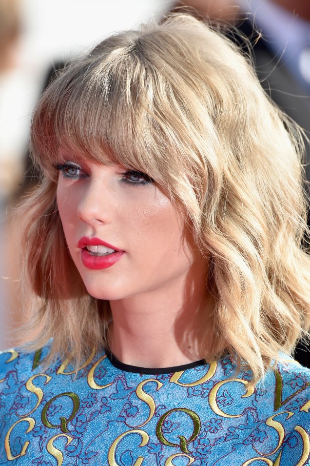 No VMA de 2014, logo após o lançamento do single "Shake it Off", Taylor apareceu, novamente, com uma franjinha