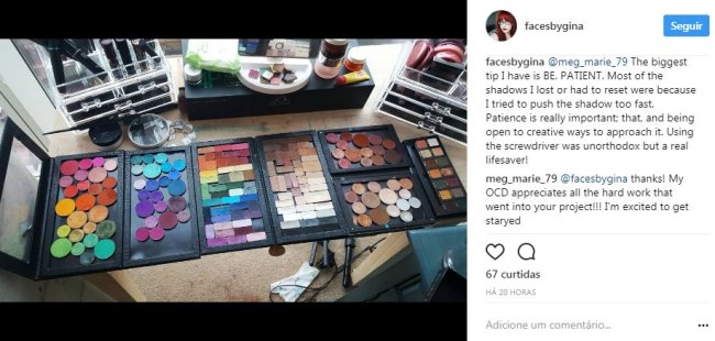 mulher destrói paleta de maquiagem e organiza todas as sombras em uma paleta maior