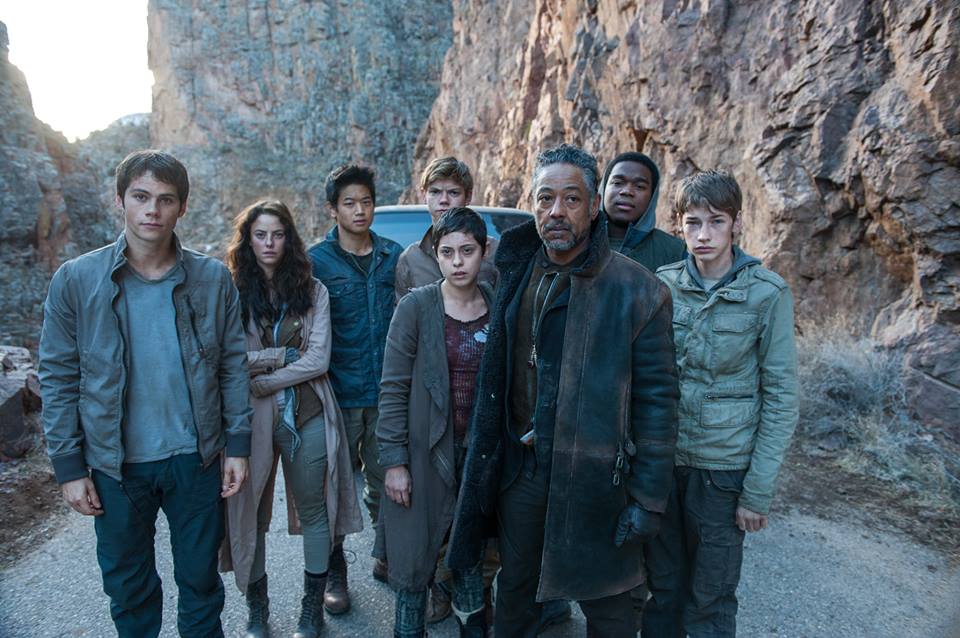 Dylan O'Brien se reúne com elenco de Maze Runner: A Cura Mortal