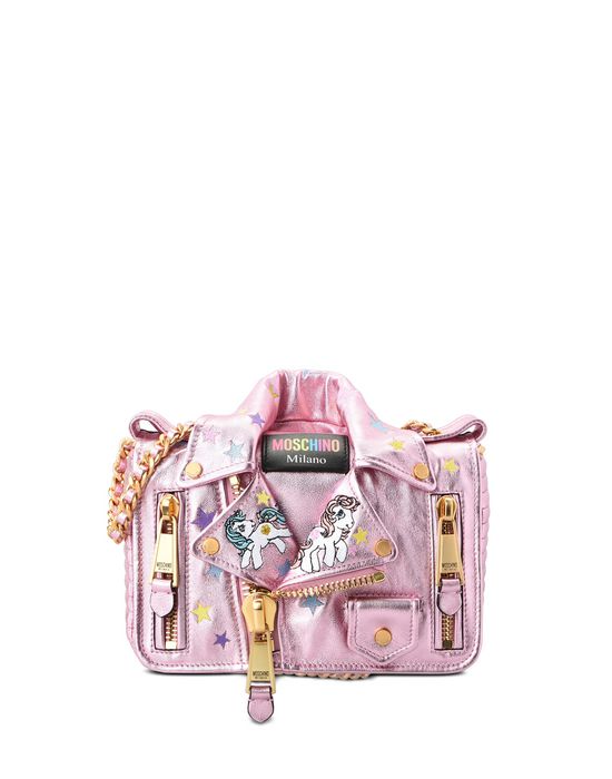 A bolsa em formato de jaqueta custa U$1995 (R$6325). A bolsa em formato de jaqueta custa U$1995 (R$6325).