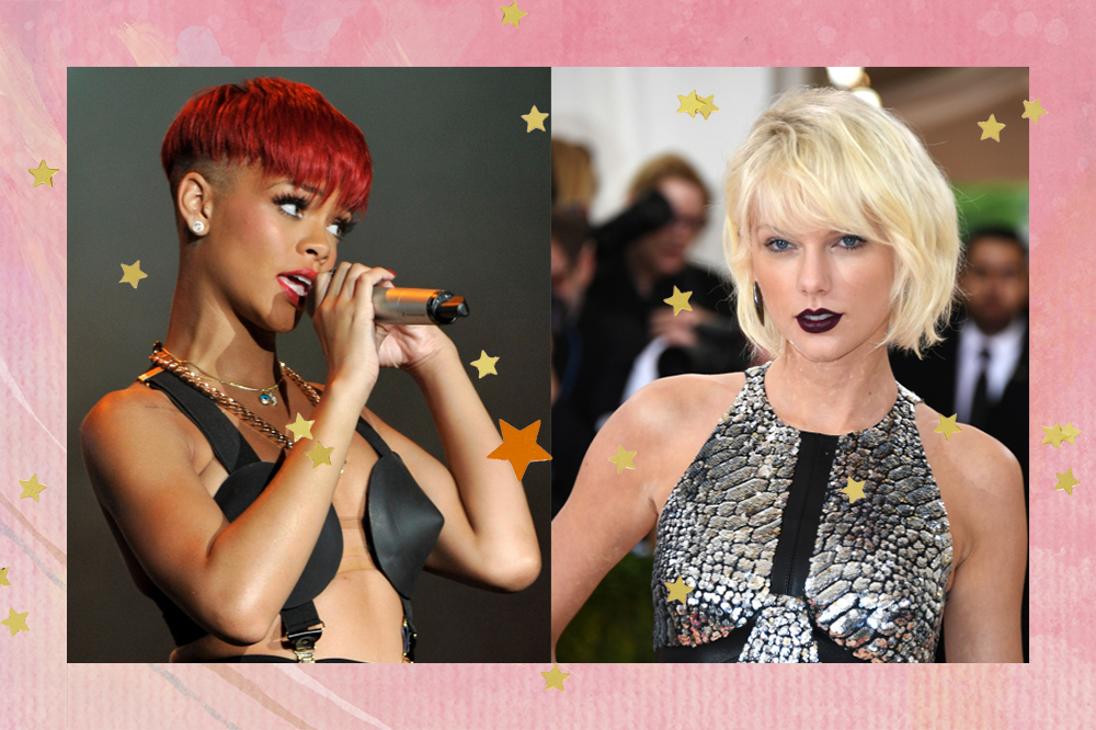 Rihanna de cabelo vermelho cantando à esquerda e Taylor Swift de cabelo platinado à direita em montagem com fundo rosa e estrelinhas douradas
