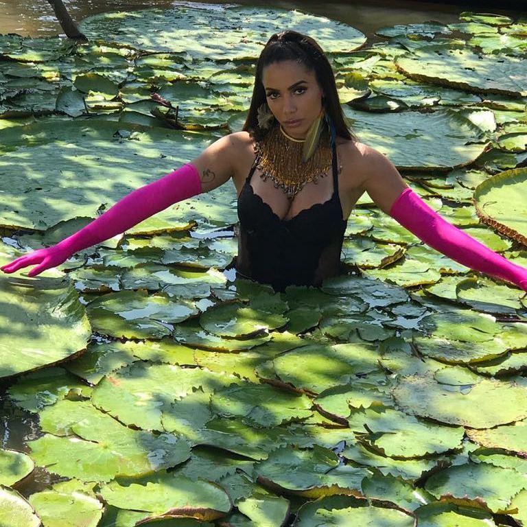 anitta-clipe-is-that-for-me-amazonia
