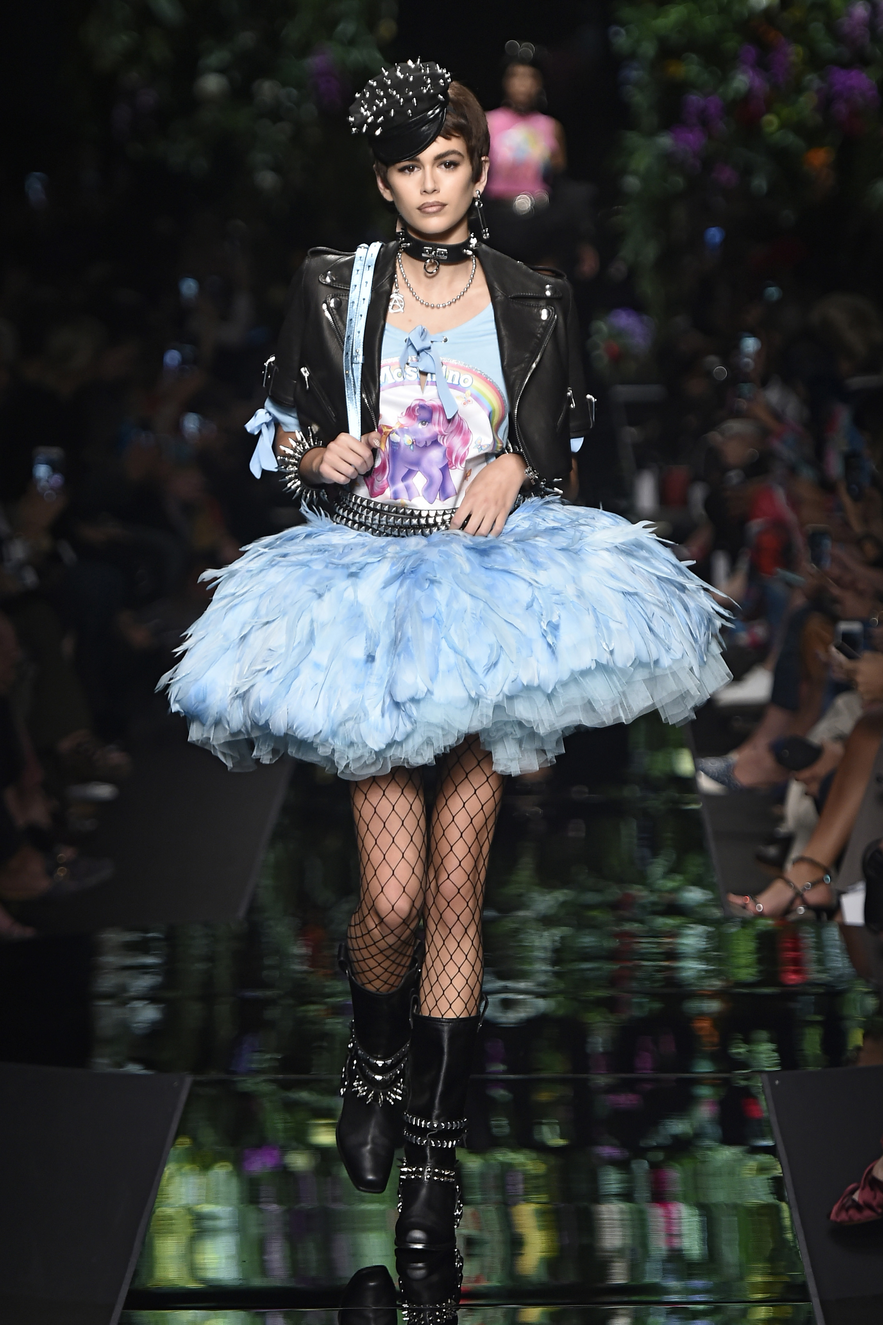 kaia gerber desfile moschino milão verão 2018