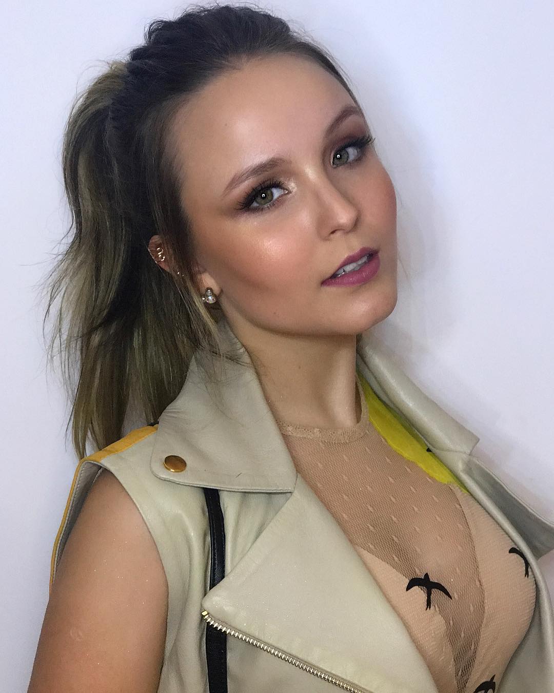 Larissa Manoela Revela Que Est Emancipada H Quase Um Ano Capricho