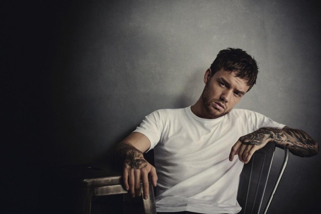 liam-payne-bedroom-floor