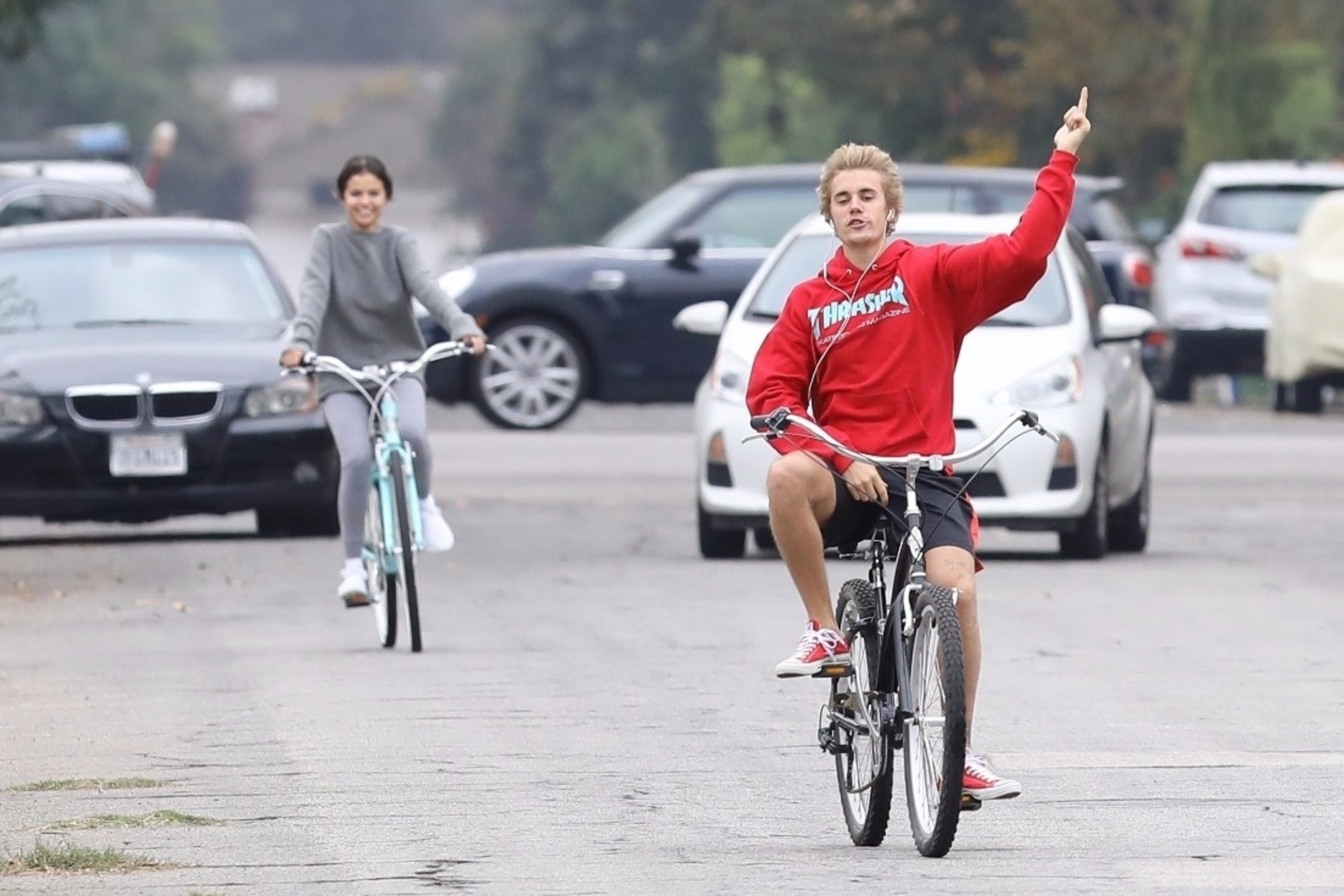 Selena Gomez and Justin Bieber spotted bike riding together!